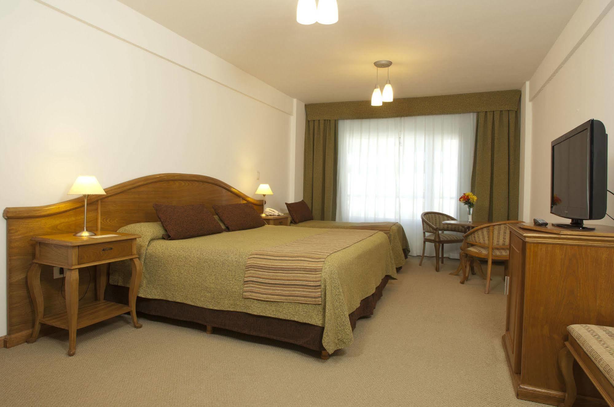 Hotel Piren Puerto Madryn Extérieur photo