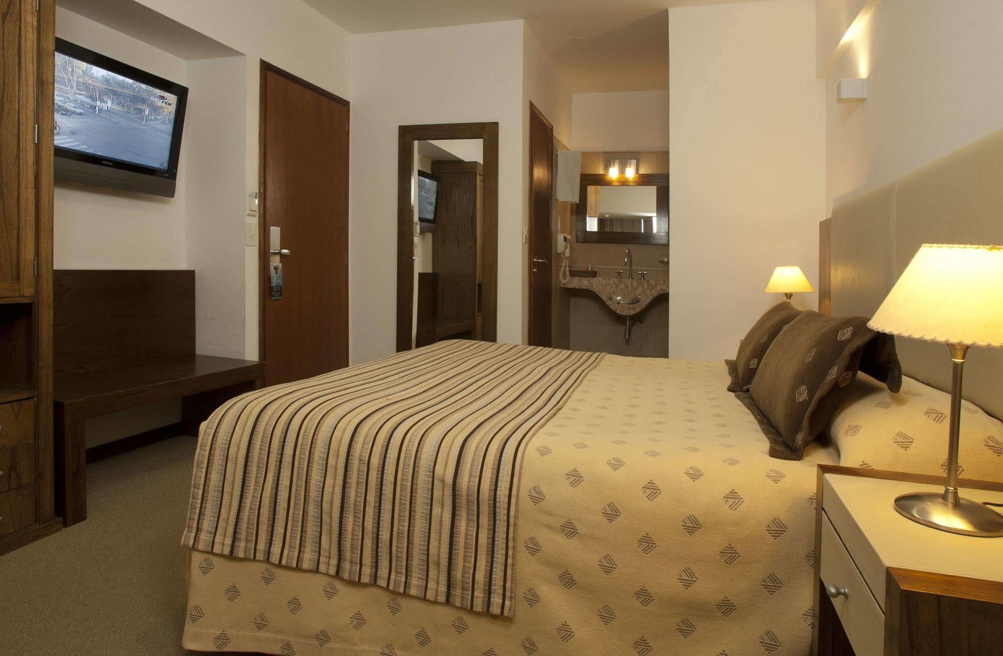 Hotel Piren Puerto Madryn Extérieur photo